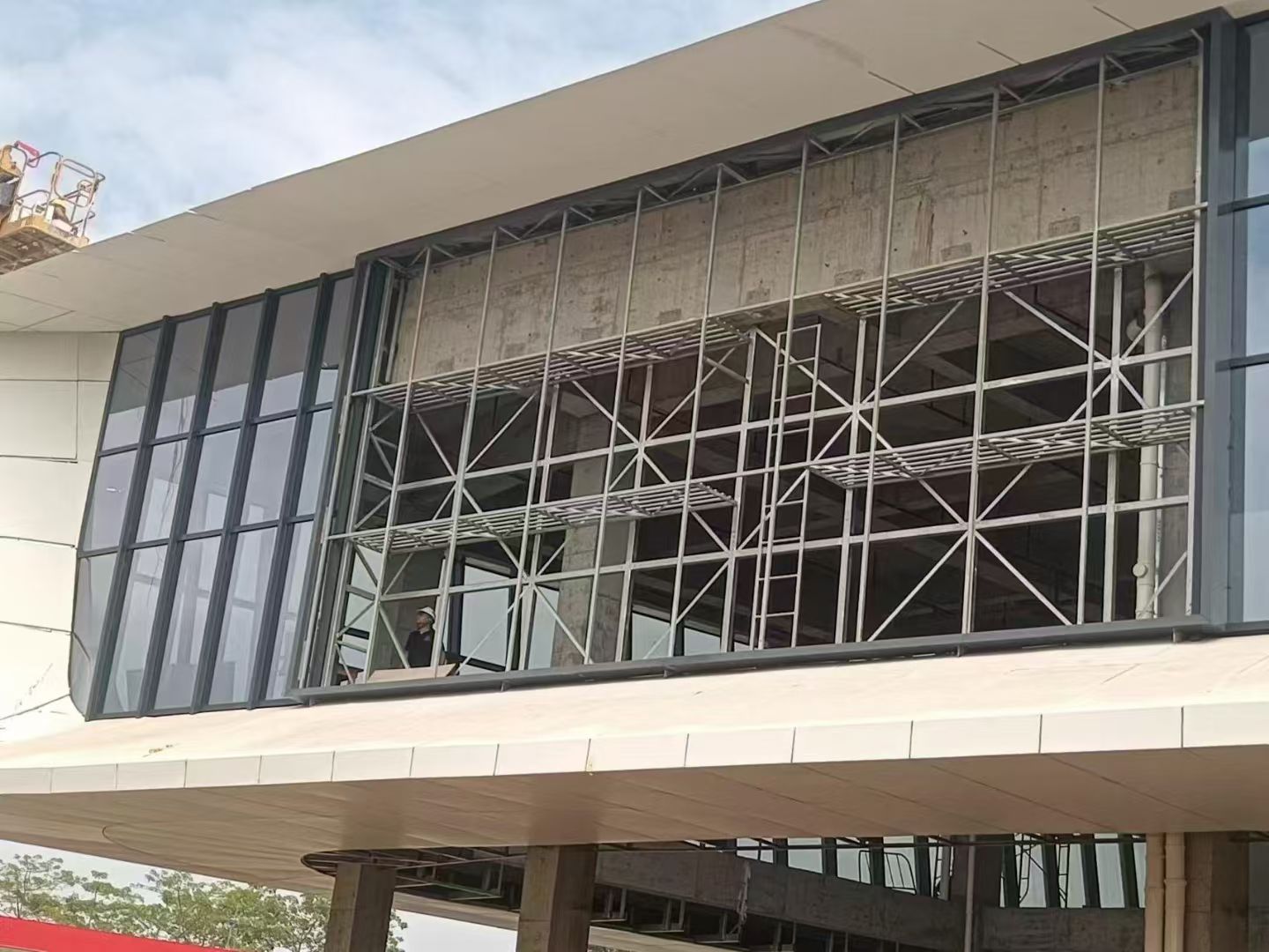 廣西一建機(jī)場(chǎng)高速服務(wù)區(qū)綜合型工程項(xiàng)目day3